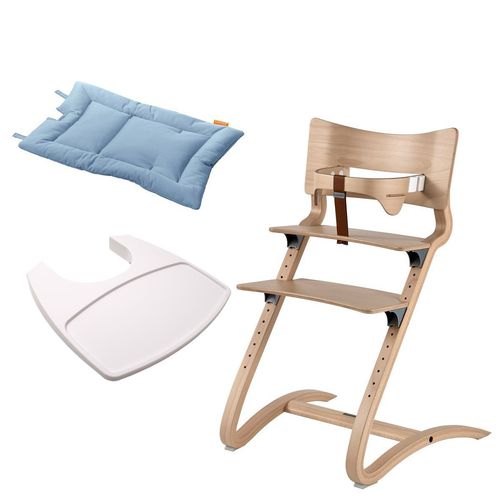 Stuhl natur+Bügel+Tablett weiß+Kissen dusty blue